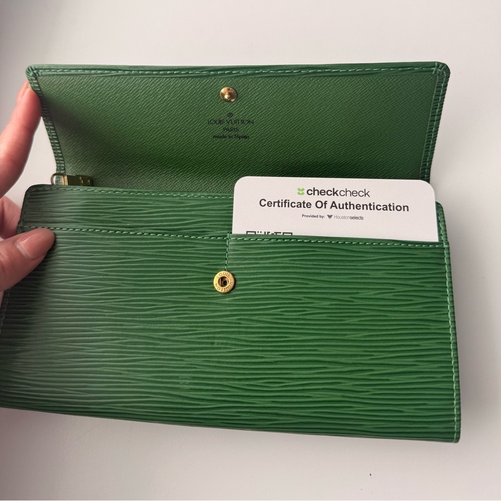 Louis Vuitton Green Epi Long Wallet with chain and COA - Picture 9 of 10